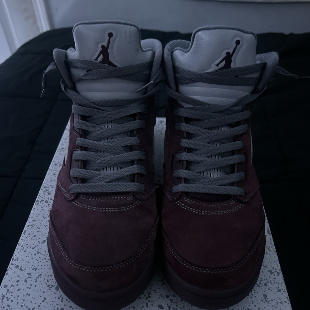 Jordan Men's Maroon Sneakers